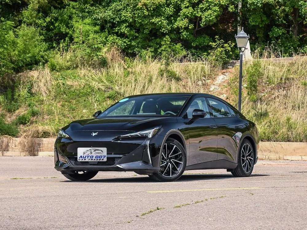 Cotxe elèctric Arcfox Alpha S5